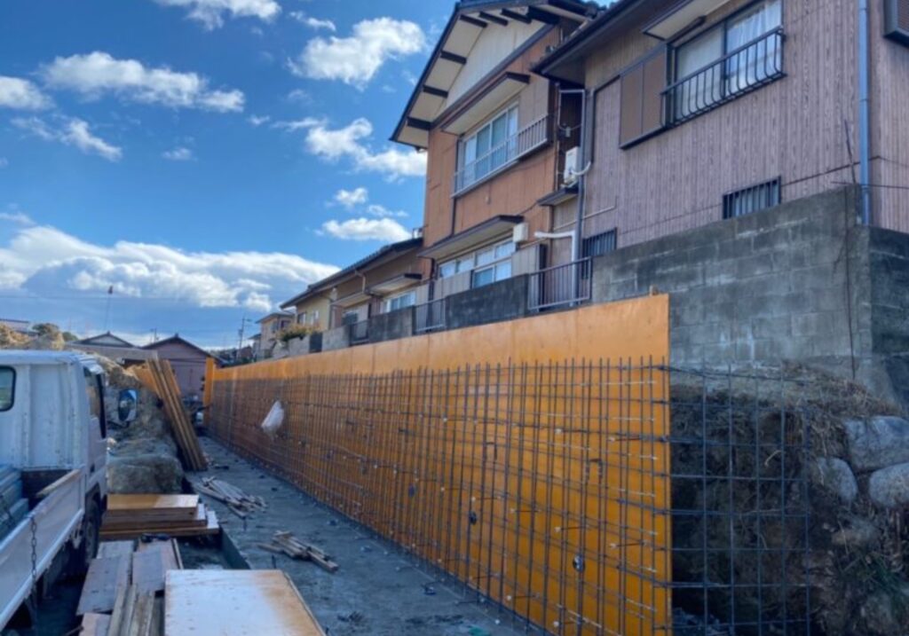 三重県 鈴鹿市 外構 外構工事 エクステリア カーポート 擁壁工事 土木工事 リフォーム 造園工事 お庭 リフォーム ウッドデッキ